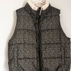 Universal Thread Floral Puffer Vest